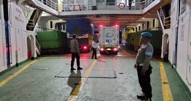 Malam di Pelabuhan Lembar, Patroli Ketat dan Pemeriksaan Bongkaran Demi Keamanan Penumpang