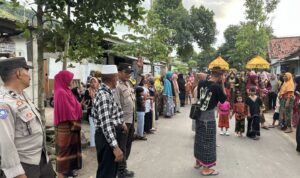 Harmoni Tradisi dan Keamanan: Polisi Kawal Prosesi Nyongkolan di Dua Lokasi