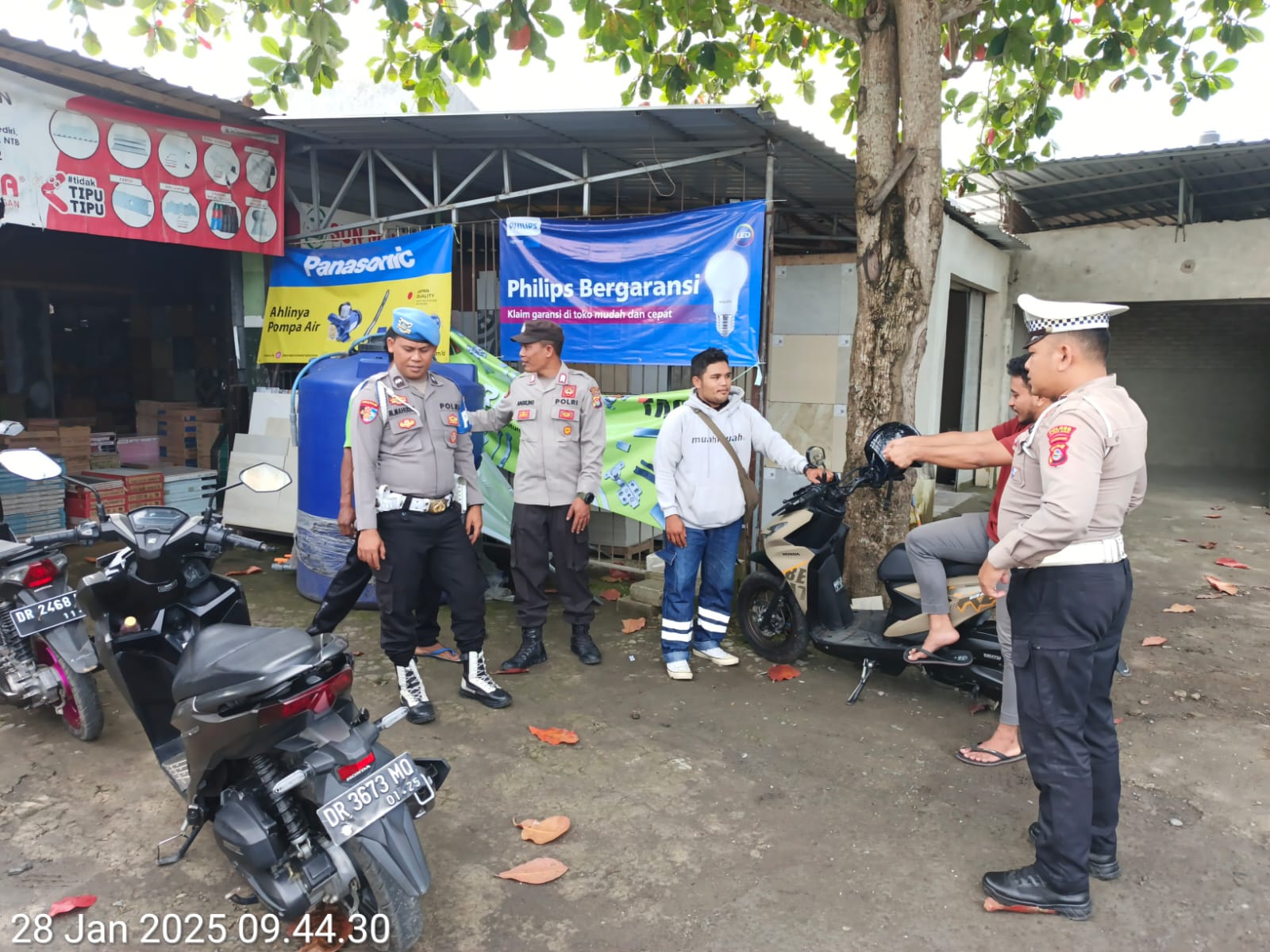 Sinergi Polisi dan Warga, Patroli Dialogis Polsek Kediri Jaga Kamtibmas