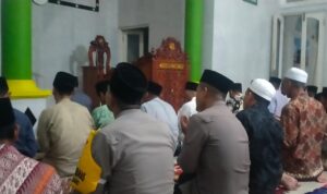 Hangatnya Kebersamaan! Kapolsek Kediri Tarawih Keliling di Mamunggu