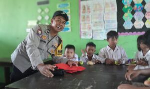 Demi Gizi Anak, Polsek Gerung Awasi Penyaluran Makan Bergizi di SDN 2 Dasan Tapen