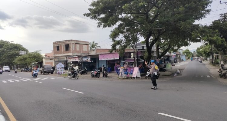 Suasana Ramadan Aman! Polsek Kuripan Intensifkan Patroli