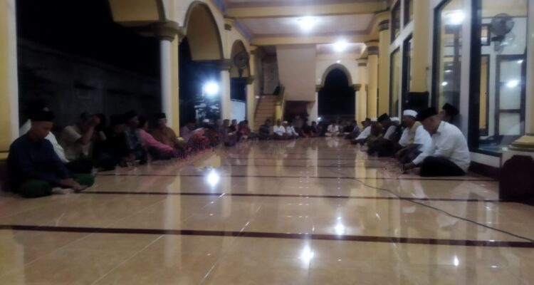 Jaga Kamtibmas, Polsek Labuapi Adakan Kultum Subuh di Masjid Asasuttawa