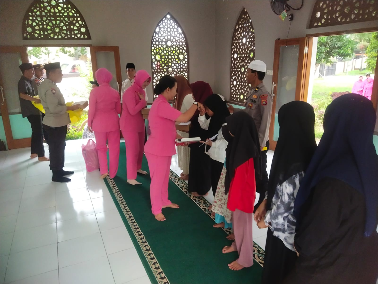 Ramadhan Berkah, Polsek Labuapi Salurkan Santunan Anak Yatim