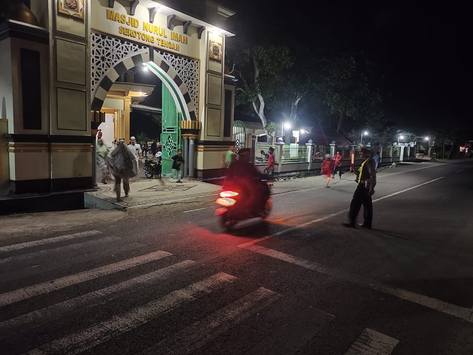 Pengamanan Tarawih di Sekotong, Polsek Pastikan Ibadah Nyaman