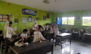 Sinergi Polri dan SPPG: Dukung Gizi Sehat untuk Siswa SD