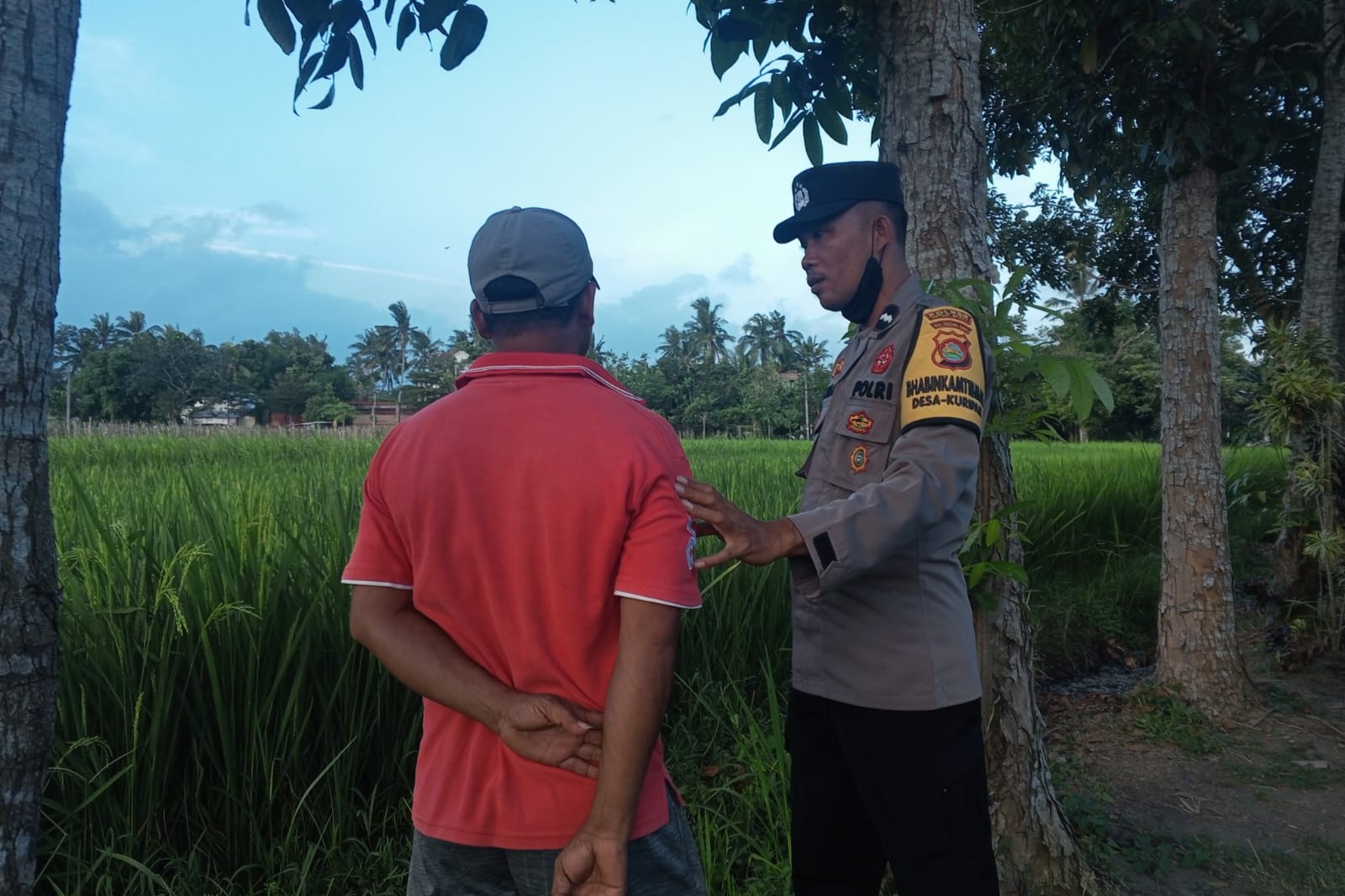 Bhabinkamtibmas Kuripan Ajak Warga Manfaatkan Lahan Kosong