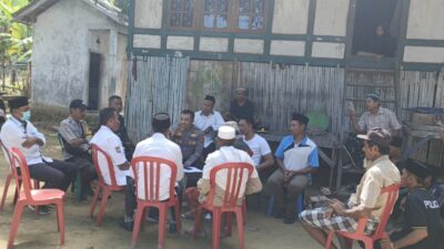 Polsek Langgudu Gelar Jumat Curhat di Dusun Oi Ua Desa Dumu, Serap Aspirasi dan Keluhan Warga