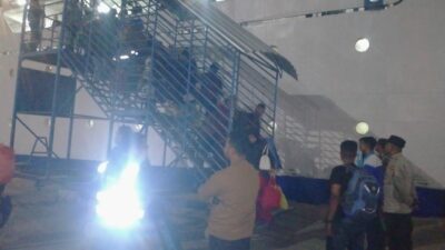 Polsek Kawasan Pelabuhan Laut Bima Laksanakan Pengamanan Embarkasi dan Debarkasi Penumpang Kapal KM. Leuser