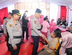 Polri Untuk Masyarakat, Kapolda Kalteng Pimpin Bakti Kesehatan Dan Berikan Bansos Saat Kunker Di Barsel