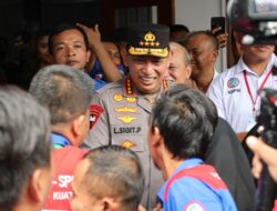 Kapolri Sebagai Peserta Donor Darah dalam Bakti Kesehatan Hari Bhayangkara ke-79 Bersama KSPSI