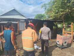 Kios Semi Permanen Terbakar, Polsek Seteluk Turun Tangan Bantu Padamkan Api dan Evakuasi