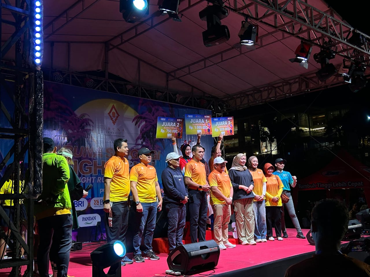 Pariwisata Senggigi Diperkuat Lewat Event Lari Malam Berkelas