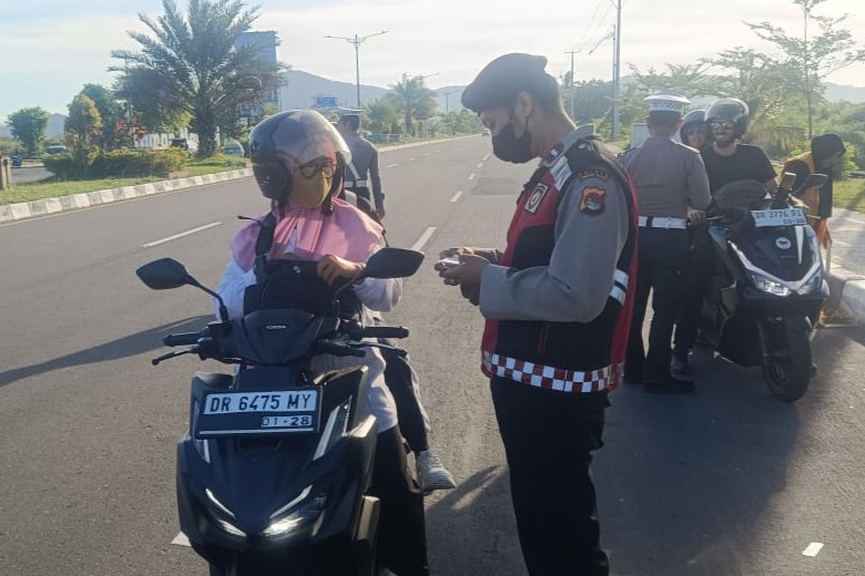 Satlantas Lombok Barat Gelar Operasi Patuh, Fokus Disiplin Pengendara Roda Dua