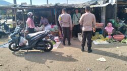 Anggota Piket Polsek Taliwang Laksanakan Patroli Dialogis di Pasar Tanah Mira