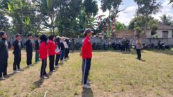 Bhabinkamtibmas Aik Bukak Polsek BKU Latih Paskibraka Desa Aik Bukak Menuju HUT RI ke-80