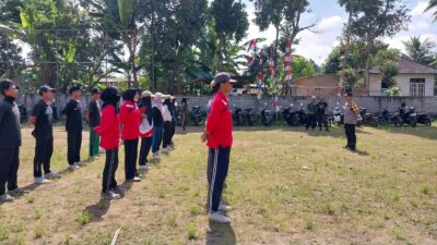 Bhabinkamtibmas Aik Bukak Polsek BKU Latih Paskibraka Desa Aik Bukak Menuju HUT RI ke-80