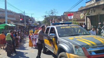 Polsek Woha Kawal Ketat, Lomba Gerak Jalan Tingkat SMP/ MTS Tingkat Kecamatan Woha Menyambut HUT Kemerdekaan RI Ke-80