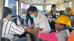 Kapal Patroli Polairud Jadi Klinik & Perpustakaan Terapung di Lembar