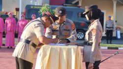 Kapolres Sumbawa Pimpin Upacara Serah Terima Jabatan Kabag SDM dan Kapolsek Alas Barat