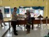 Bhabinkamtibmas Desa Janapria AIPDA Lalu Suharta Kawal Penyaluran BLT-DD di Desa Janapria