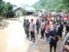 Polres Lampung Barat Terjun Langsung Salurkan Bantuan untuk Korban Banjir Suoh