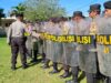 Personel Polres Sumbawa Barat melaksanakan pelatihan pengendalian massa