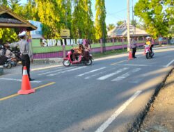 Hadir di Tengah Masyarakat, Polsek Maluk Tertibkan Lalu Lintas Pagi