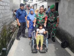 Kodim 1606 Mataram Bagikan Kursi Roda Door to Door