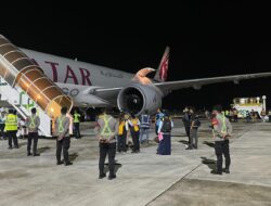 Polres Loteng Kawal Kedatangan Logistik MotoGP di Bizam. ‎ ‎