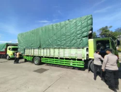 Bongkaran KMP Trimas Laila di Lembar Berjalan Aman dan Tertib