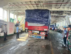 Polisi Amankan Pemuatan Kapal di Pelabuhan Lembar