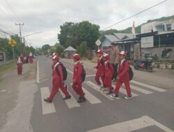 jaga keselamatan pelajar di pagi hari, personel jajaran polres summbawa barat melaksanakan rawan pagi