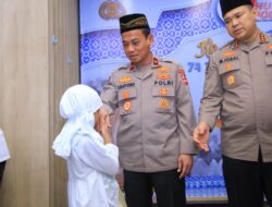 Wujud Peduli Sesama, Humas Polri Berikan Tali Asih Kepada 100 Anak Yatim pada Khatanan HUT Ke-74