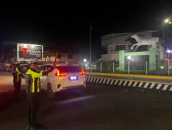 SAT LANTAS POLRES DOMPU GELAR BLUE LIGHT PATROL DAN STRONG POINT MALAM, CIPTAKAN LALU LINTAS AMAN DAN KONDUSIF