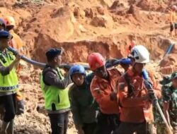 Satbrimob Polda Jateng Temukan Dua Korban Meninggal Dunia dalam Operasi SAR Longsor Majenang