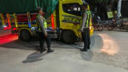 Personel Polsek Kawasan Pelabuhan Laut Tano Periksa Kendaraan di Pintu Keluar-Masuk Pelabuhan Poto Tano