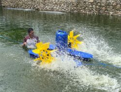 Manfaatkan Kolam Serapan Polres Bima Kota, Bakomsus Perikanan Budidayakan Ikan Nila dengan Teknologi Kincir