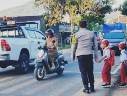 POLRES SUMBAWA BARAT RUTIN GELAR “RAWAN PAGI” DI SEKOLAH, JADI JEMBATAN KEDERKATAN POLISI DENGAN ANAK DAN MASYARAKATKonsep Otomatis
