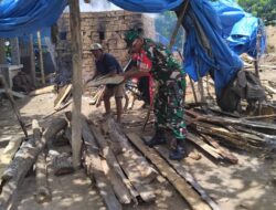 Babinsa Labuan Tereng Bantu Pengrajin Bata Merah Lokal