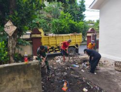 Selamatkan Lingkungan, Babinsa Pimpin Aksi Bersih Saluran Irigasi