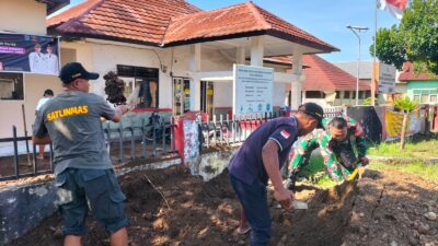 Babinsa dan Kelurahan Pagutan Timur Perkuat Sinergi Lewat Gotong Royong