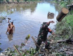 Babinsa dan Warga Satukan Aksi Peduli Lingkungan Ampenan
