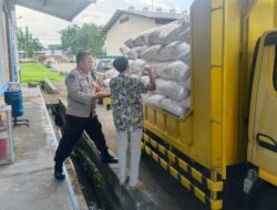 Polsek Gerung Kawal 7 Ton Jagung Petani ke BULOG NTB