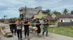 Sinergitas TNI Polri dan Masyarakat Bangun Jembatan Darurat di Aceh Singkil