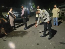 Personel Polsek Madapangga Evakuasi Korban Kecelakaan Lalulintas Ganda di Desa Bolo