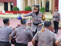 Kapolres Sumbawa Pimpin Korps Raport Kenaikan Pangkat 97 Personel Polres dan Brimob