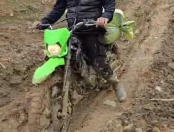 Terobos Medan Ekstrem, Warga Kampung Serule Apresiasi Personel Polres Aceh Tengah Jadi yang Pertama Salurkan Logistik