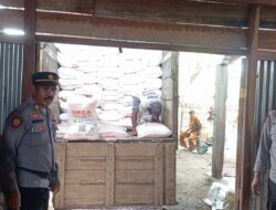 Pastikan Penyaluran Pupuk Bersubsidi Aman, Polsek Bolo Laksanakan Pengamanan dan Pengawalan