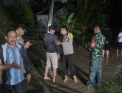 TNI–Aparat Desa Hadir di Tengah Banjir Kuripan